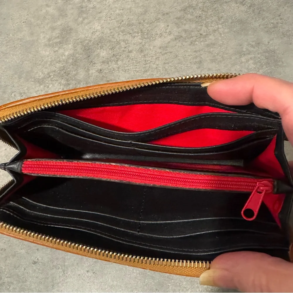 Dooney & Bourke 3/4 Zip Accordian Wallet in Black w/Tan Leather Trim! GUC!! - Picture 12 of 13